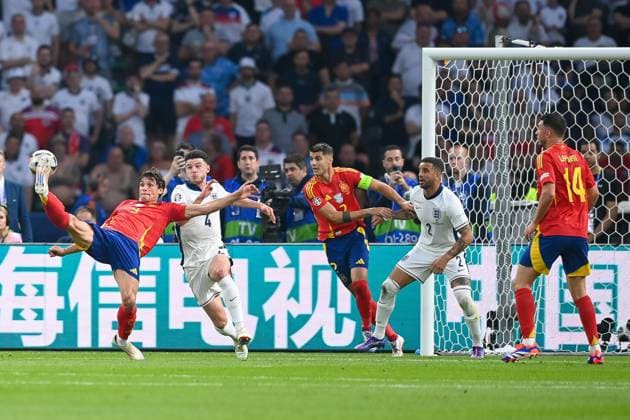 Football, men, season 2023 24, UEFA Euro EM 2024, final in Berlin, Spain England, from l Robin Le Normand Spain , Declan Rice England , Alvaro Morata Spain and Kyle Walker England , 14 07 2024, Copyright: xSebastianxRäppold MatthiasxKochx