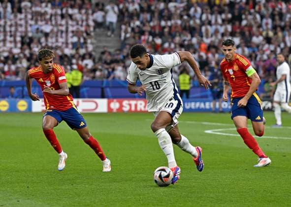 14 07 2024, Football UEFA EURO 2024, Final in Berlin Olympic Stadium, Spain England, f l lamine Yamal Spain , against Jude Bellingham England and Alvaro Morata Spain