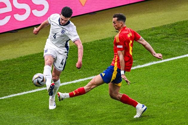 BERLIN - (l-r) Declan Rice of England, Rodri of Spain during the UEFA EURO, EM, Europameisterschaft,Fussball 2024 Final match between Spain and England at the Olympiastadion on July 14, 2024 in Berlin, Germany. ANP Hollandse Hoogte UEFA EURO 2024 FINAL 2024 xVIxANPxSportx xGerritxvanxKeulenxIVx 503475868 originalFilename: 503475868.jpg