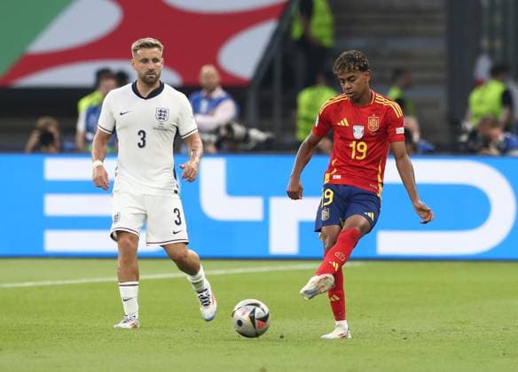 14 07 2024, xtgx, Football EM 2024 Final, Spain England emspor, v l Luke Shaw England ,Lamine Yamal Nasraoui Ebana Spain UEFA REGULATIONS PROHIBIT ANY USE OF PHOTOGRAPHS as IMAGE SEQUENCES and or QUASI VIDEO Berlin