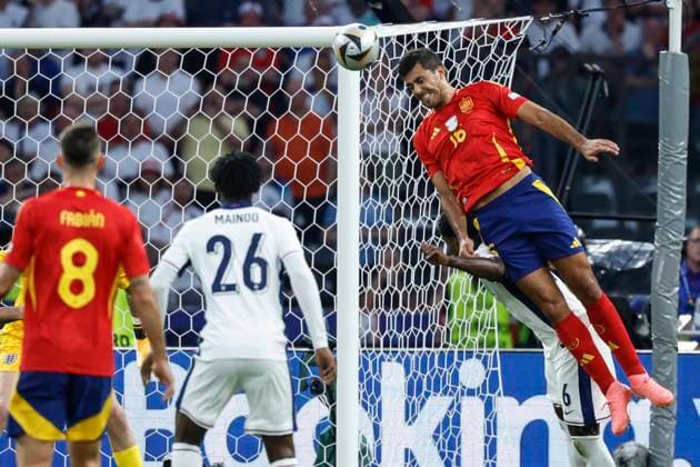 GER, Berlin, Football, Spain vs England, Final, Olympiastadion Berlin, UEFA EURO 2024, Rodri Spain , Header, Action, 14 07 2024, Copyright: HMBxMedia HeikoxBecker