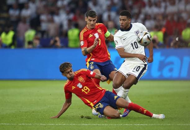 14 07 2024, xtgx, Football EM 2024 Final, Spain England emspor, v l Lamine Yamal Nasraoui Ebana Spain , Alvaro Borja Morata Martin Spain , Jude Bellingham England UEFA REGULATIONS PROHIBIT ANY USE OF PHOTOGRAPHS as IMAGE SEQUENCES and or QUASI VIDEO Berlin