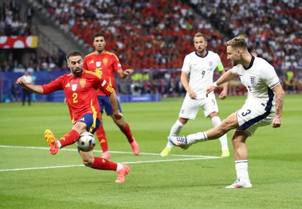 14 07 2024, xtgx, Football EM 2024 Final, Spain England emspor, v l Daniel Carvajal Ramos Spain , Luke Shaw England UEFA REGULATIONS PROHIBIT ANY USE OF PHOTOGRAPHS as IMAGE SEQUENCES and or QUASI VIDEO Berlin