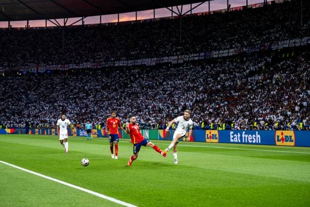 240714 Daniel Carvajal of Spain and Luke Shaw of England during the UEFA Euro 2024 Football Championship final between Spain and England on July 14, 2024 in Berlin Photo Mathias Bergeld BILDBYRAN code MB MB0946 fotboll football soccer fotballs em europamästerskap em uefa euro uefa european football championship euro 2024 final spanien spain england bbeng  Copyright: MATHIASxBERGELD BB240714MB068
