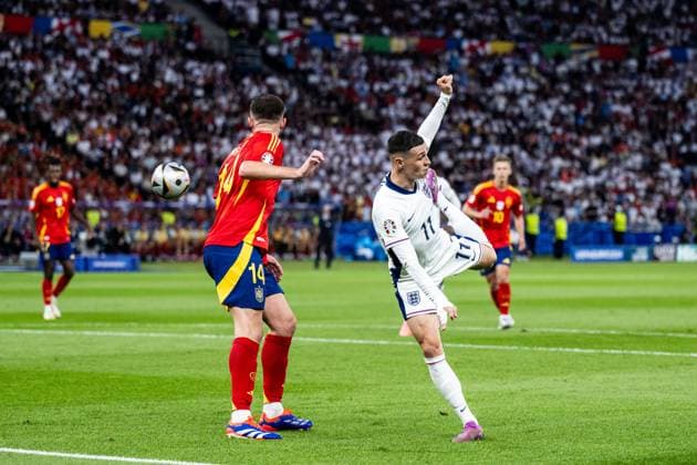 240714 Aymeric Laporte of Spain and Phil Foden of England during the UEFA Euro 2024 Football Championship final between Spain and England on July 14, 2024 in Berlin Photo Mathias Bergeld BILDBYRAN code MB MB0946 fotboll football soccer fotballs em europamästerskap em uefa euro uefa european football championship euro 2024 final spanien spain england bbeng  Copyright: MATHIASxBERGELD BB240714MB071