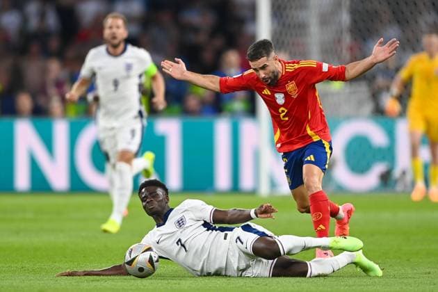 Football, Men, Season 2023 24, UEFA Euro EM 2024, Final in Berlin, Spain England, Bukayo Saka England and Dani Carvajal Spain in a duel , 14 07 2024, Copyright: xSebastianxRäppold MatthiasxKochx