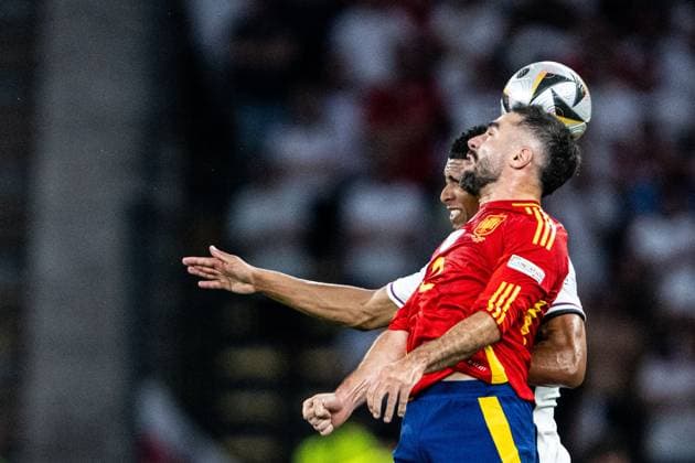240714 Jude Bellingham of England and Daniel Carvajal of Spain during the UEFA Euro 2024 Football Championship final between Spain and England on July 14, 2024 in Berlin Photo Mathias Bergeld BILDBYRAN code MB MB0946 fotboll football soccer fotballs em europamästerskap em uefa euro uefa european football championship euro 2024 final spanien spain england bbeng  Copyright: MATHIASxBERGELD BB240714MB078