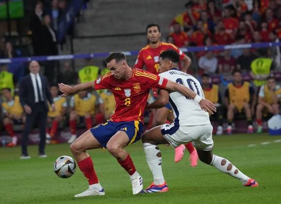 14 07 2024, Olympiastadion, Berlin, GER, EM UEFA 2024, Final, Spain vs England, in the picture Fabian Ruiz Spain , Jude Bellingham England Defodi 506 20240714 hbr 4268 Defodi-506