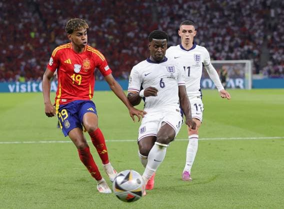 Spain v England UEFA EURO, EM, Europameisterschaft,Fussball 2024 Final Lamine Yamal of Spain and Mark Guehi of England during the UEFA Euro 2024 Final between Spain and England at Olympiastadion, Berlin UK Newspapers OUT Copyright: xPaulxChestertonx FIL-20347-0136