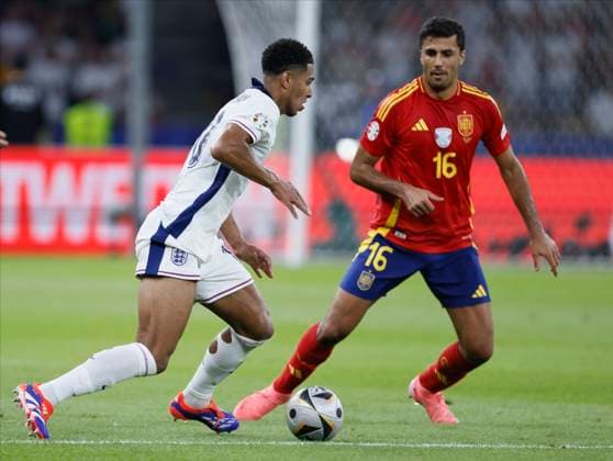 Spain v England: Final - UEFA EURO, EM, Europameisterschaft,Fussball 2024 Jude Bellingham of England and Rodri of Spain challenge during the UEFA EURO 2024 final match between Spain and England at Olympiastadion on July 14, 2024 in Berlin, Germany. Berlin Olympiastadion Germany Germany Copyright: xRichardxSellers Sportsphoto APLx 14045697