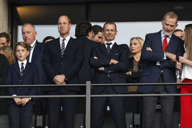 BERLIN - (l-r) Prince George, Prince William, UEFA President Aleksander Ceferin, King Felipe VI of Spain during the UEFA EURO, EM, Europameisterschaft,Fussball 2024 Final match between Spain and England at the Olympiastadion on July 14, 2024 in Berlin, Germany. ANP Hollandse Hoogte MAURICE VAN STEEN UEFA EURO 2024 FINAL 2024 xVIxANPxSportx xVanxSteenxFotografiexIVx 503477423 originalFilename: 503477423.jpg