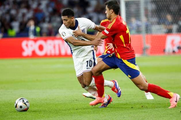 GER, Berlin, Football, Spain vs England, Final, Olympiastadion Berlin, UEFA EURO 2024, v l Jude Bellingham England , Rodri Spain , duel, action, fight, fights for the ball, 14 07 2024, Copyright: HMBxMedia HeikoxBecker