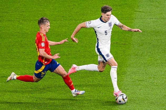 BERLIN - (l-r) Dani Olmo of Spain, John Stones of England during the UEFA EURO, EM, Europameisterschaft,Fussball 2024 Final match between Spain and England at the Olympiastadion on July 14, 2024 in Berlin, Germany. ANP Hollandse Hoogte UEFA EURO 2024 FINAL 2024 xVIxANPxSportx xGerritxvanxKeulenxIVx 503477809 originalFilename: 503477809.jpg