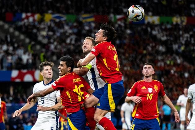 240714 John Stones and Harry Kane of England against Rodrigo Hernandez and Robin Aime Le Normand Mainfray of Spain during the UEFA Euro 2024 Football Championship final between Spain and England on July 14, 2024 in Berlin Photo Mathias Bergeld BILDBYRAN kod MB MB0946 fotboll football soccer fotballs em europamästerskap em uefa euro uefa european football championship euro 2024 final spanien spain england bbeng  Copyright: MATHIASxBERGELD BB240714MB087