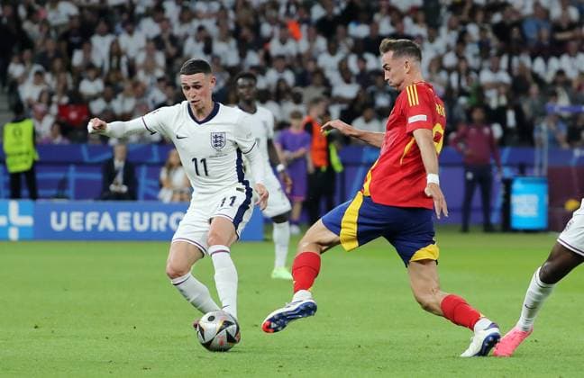 Phil Foden, Fabian Ruiz duel match scene Action Sport Football Soccer European Championship Euro 2024 European Championship Final Men Season 2023 2024 14 07 2024 Spain ESP vs England ENG in Berlin Olympiastadion DFL regulations prohibit any use of photographs as image sequences and or quasi video