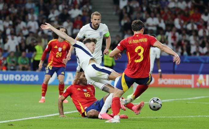 Rodri, John Stones, Robin Le Normand duel Match scene Action Sport Football European Football Championship Euro 2024 European Championship Final Men Season 2023 2024 14 07 2024 Spain ESP vs England ENG in Berlin Olympiastadion DFL regulations prohibit any use of photographs as image sequences and or quasi video