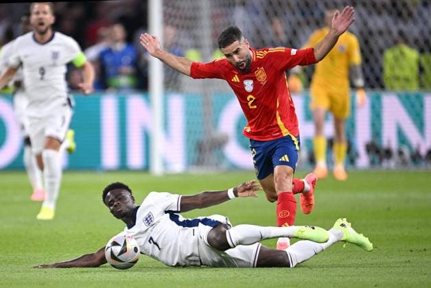 Football Euro 2024 Final 14 07 2024 Spain England Bukayo Saka left, England vs Dani Carvajal right, Spain