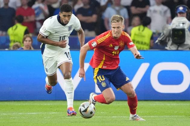 Duel Dani Olmo Spain Spain, 10 vs Jude Bellingham England, 10 Berlin 14 07 2024 Spain vs England, M51, EURO2024 Final, Olympiastadion Berlin