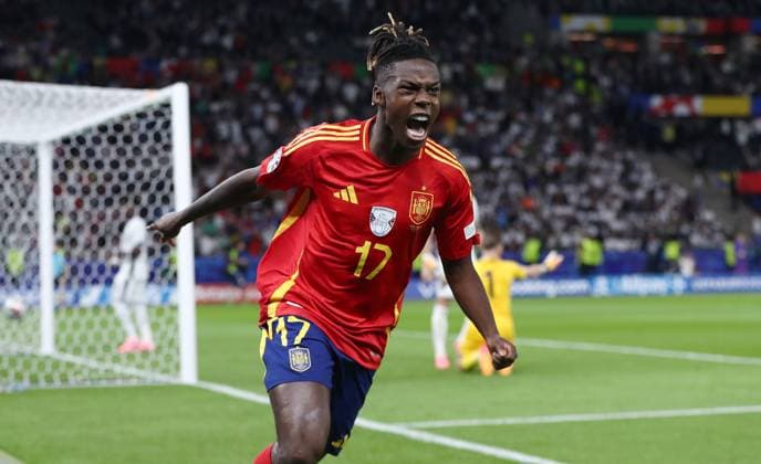 Nico Williams of Spain celebrates scoring the opening goal 1-0 Spain v England, UEFA European Championship, EM, Europameisterschaft 2024, Final, Football, Olympiastadion, Berlin, Germany, 14 Jul 2024 EDITORIAL USE ONLY No use with unauthorised audio, video, data, fixture lists, club league logos or live services. Online in-match use limited to 120 images, no video emulation. No use in betting, games or single club league player publications.  Copyright: xMichaelxZemanek Shutterstockx 14583343cs