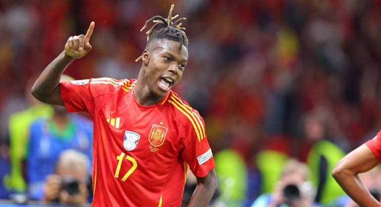 Spain England UEFA EURO 2024 Final Berlin, 14 07 2024, Olympiastadion, UEFA EURO 2024 Germany, Final, Spain ESP England ENG , In the picture Goal for England Nico Williams 17, ESP scores to 1 0 and cheers ,