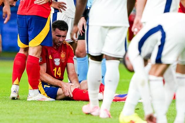 2024-07-14 Spain v England - UEFA EURO, EM, Europameisterschaft,Fussball 2024 Final BERLIN, GERMANY - JULY 14: Aymeric Laporte of Spain injured during the UEFA EURO 2024 Final match between Spain and England at Olympiastadion on July 14, 2024 in Berlin, Germany. Berlin Olympiastadion Germany Content not available for redistribution in The Netherlands directly or indirectly through any third parties. Copyright: xAndrexWeeningx