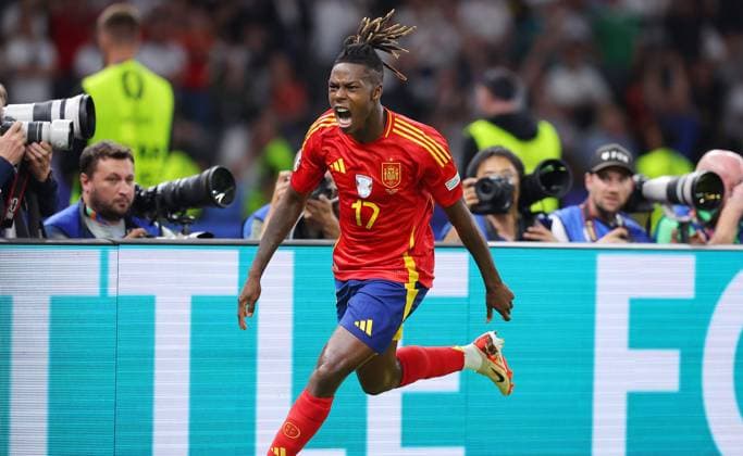 Spain England UEFA EURO 2024 Final Berlin, 14 07 2024, Olympiastadion, UEFA EURO 2024 Germany, Final, Spain ESP England ENG , In the picture Goal for England Nico Williams 17, ESP scores to 1 0 and cheers ,