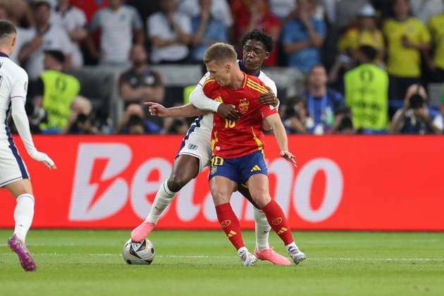 Spain v England England Midfielder Kobbie Mainoo Manchester United, ManU and Spain Forward Dani Olmo Leipzig during the Spain v England UEFA EURO, EM, Europameisterschaft,Fussball 2024 Final at the Olympiastadion Stadium, Berlin, Germany on 14 July 2024 Editorial use only. All images are copyright Every Second Media Limited. No images may be reproduced without prior permission. Copyright: xIMAGO EveryxSecondxMediax ESM-1060-0087