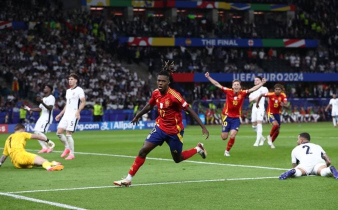 Nico Williams of Spain celebrates scoring the opening goal 1-0 Spain v England, UEFA European Championship, EM, Europameisterschaft 2024, Final, Football, Olympiastadion, Berlin, Germany, 14 Jul 2024 EDITORIAL USE ONLY No use with unauthorised audio, video, data, fixture lists, club league logos or live services. Online in-match use limited to 120 images, no video emulation. No use in betting, games or single club league player publications.  Copyright: xMichaelxZemanek Shutterstockx 14583343cv