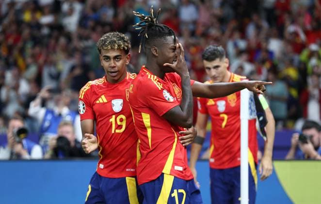Nico Williams of Spain celebrates scoring the opening goal 1-0 Spain v England, UEFA European Championship, EM, Europameisterschaft 2024, Final, Football, Olympiastadion, Berlin, Germany, 14 Jul 2024 EDITORIAL USE ONLY No use with unauthorised audio, video, data, fixture lists, club league logos or live services. Online in-match use limited to 120 images, no video emulation. No use in betting, games or single club league player publications.  Copyright: xMichaelxZemanek Shutterstockx 14583343ct