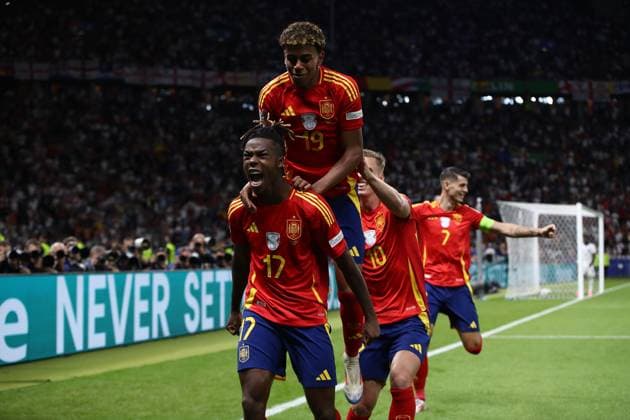 14 07 2024, xtgx, Football EM 2024 Final, Spain England emspor, v l Nicholas Williams Arthuer Jr Spain , Lamine Yamal Nasraoui Ebana Spain , Daniel Olmo Carvajal Spain , Alvaro Borja Morata Martin Spain celebrate the goal, Der Torjubel zum 1 0 UEFA REGULATIONS PROHIBIT ANY USE OF PHOTOGRAPHS as IMAGE SEQUENCES and or QUASI VIDEO Berlin