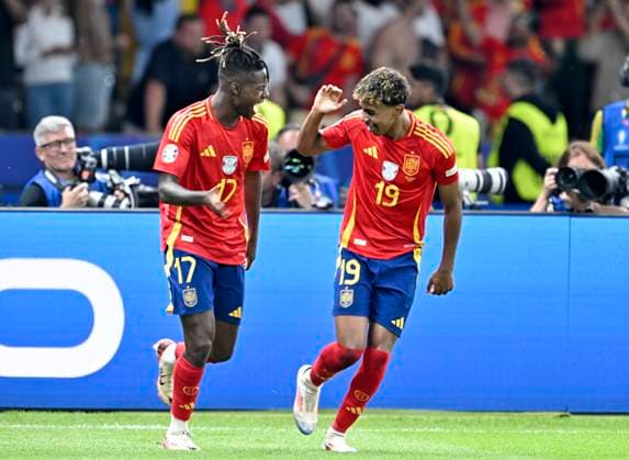 14 07 2024, Football UEFA EURO 2024, Final at Berlin Olympic Stadium, Spain England, Nico Williams Spain cheers with Lamine Yamal Spain
