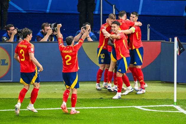 BERLIN - Spain players celebrate the 1-0 during the UEFA EURO, EM, Europameisterschaft,Fussball 2024 Final match between Spain and England at the Olympiastadion on July 14, 2024 in Berlin, Germany. ANP Hollandse Hoogte UEFA EURO 2024 FINAL 2024 xVIxANPxSportx xGerritxvanxKeulenxIVx 503480422 originalFilename: 503480422.jpg