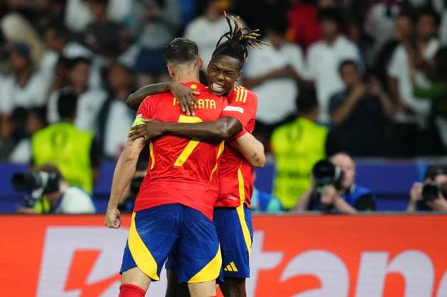 GER: Spain v England. UEFA EURO, EM, Europameisterschaft,Fussball 2024 Final Nico Williams of Spain celebrates the 1-0 with Alvaro Morata during the UEFA Euro 2024 match between Spain and England, Final, played at Olympiastadion on July 14, 2024 in Berlin, Germany. kpng Copyright: xBaguxBlancox xPRESSINPHOTOx PS_240714_ESP_ENG_074