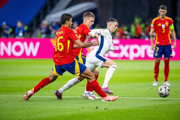 14.07.2024 BERLIN, OLIMPIASTADION BERLIN, STADION OLIMPIJSKI W BERLINIE, PILKA NOZNA (FOOTBALL), UEFA EURO, EM, Europameisterschaft,Fussball 2024, MECZ FINALOWY, FINAL EURO 2024, MECZ HISZPANIA - ANGLIA ( SPAIN - ENGLAND ) NZ PHIL FODEN RODRI FOTO LUKASZ SKWIOT CYFRASPORT NEWSPIX.PL --- Newspix.pl 20240714CSLS032