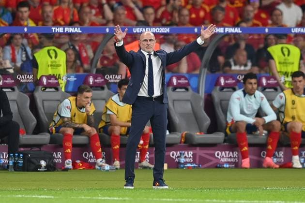 Football, men, season 2023 24, UEFA Euro EM 2024, final in Berlin, Spain England, coach Luis de la Fuente Spain gestures, gives instructions , 14 07 2024, Copyright: xSebastianxRäppold MatthiasxKochx