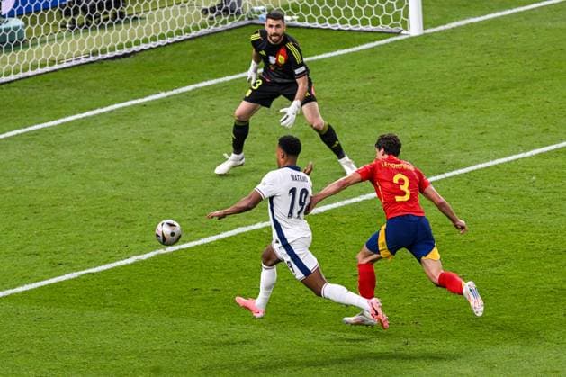 BERLIN - (l-r) Ollie Watkins of England, Robin Le Normand of Spain during the UEFA EURO, EM, Europameisterschaft,Fussball 2024 Final match between Spain and England at the Olympiastadion on July 14, 2024 in Berlin, Germany. ANP Hollandse Hoogte UEFA EURO 2024 FINAL 2024 xVIxANPxSportx xGerritxvanxKeulenxIVx 503481647 originalFilename: 503481647.jpg