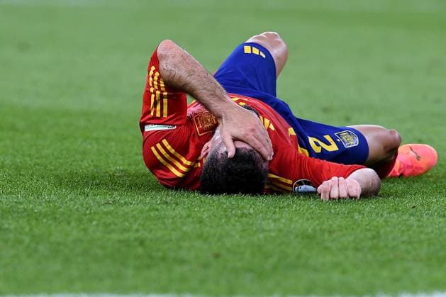 Soccer UEFA EURO 2024 Final Spain England on 14 07 2024 at Olympiastadion Berlin in Berlin Dani Carvajal Spain injured on the ground Injury xRx