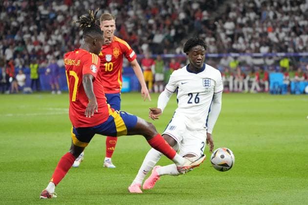Kobbie Mainoo England, 26 vs Nico Williams Spain Spain, 17 Berlin 14 07 2024 Spain vs England, M51, EURO2024 Final, Olympiastadion Berlin