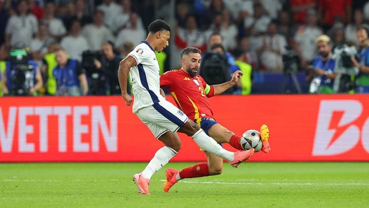 Spain England UEFA EURO 2024 Final Berlin, 14 07 2024, Olympiastadion, UEFA EURO 2024 Germany, Final, Spain ESP England ENG , Pictured from l Bukayo Saka 7, ENG , Dani Carvajal 2, ESP ,