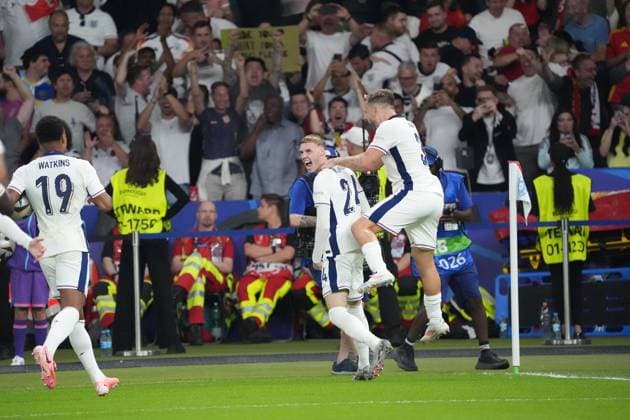celebrate the goal, goal celebration for 1 1 Cole Palmer England, 24 Berlin 14 07 2024 Spain vs England, M51, EURO2024 Final, Olympiastadion Berlin