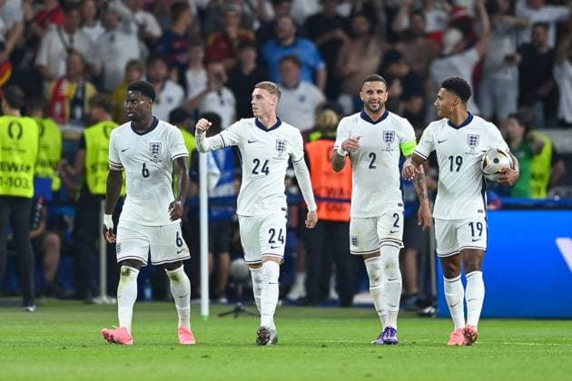 Football, men, season 2023 24, UEFA Euro EM 2024, final in Berlin, Spain England, f l Marc Guehi England , Cole Palmer England , Kyle Walker England and Ollie Watkins England goal celebration, cheering after the goal to 1 1 , 14 07 2024, Copyright: xSebastianxRäppold MatthiasxKochx