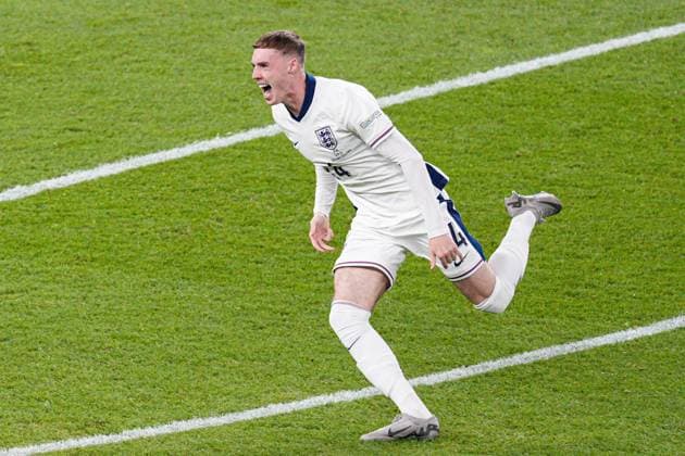 Cole Palmer of England celebrates scoring a goal for their side to make it 1-1 Spain v England, UEFA European Championship, EM, Europameisterschaft 2024, Final, Football, Olympiastadion, Berlin, Germany, 14 Jul 2024 EDITORIAL USE ONLY No use with unauthorised audio, video, data, fixture lists, club league logos or live services. Online in-match use limited to 120 images, no video emulation. No use in betting, games or single club league player publications. Copyright: xDavexShopland Shutterstockx 14583342dr