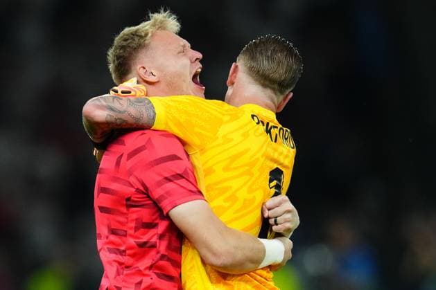 GER: Spain v England. UEFA EURO, EM, Europameisterschaft,Fussball 2024 Final Jordan Pickford of England with Aaron Ramsdale during the UEFA Euro 2024 match between Spain and England, Final, played at Olympiastadion on July 14, 2024 in Berlin, Germany. kpng Copyright: xBaguxBlancox xPRESSINPHOTOx PS_240714_ESP_ENG_092