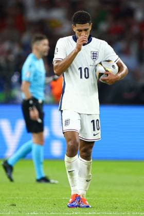 Jude Bellingham of England shows a look of dejection after conceding a second goal Spain v England, UEFA European Championship, EM, Europameisterschaft 2024, Final, Football, Olympiastadion, Berlin, Germany, 14 Jul 2024 EDITORIAL USE ONLY No use with unauthorised audio, video, data, fixture lists, club league logos or live services. Online in-match use limited to 120 images, no video emulation. No use in betting, games or single club league player publications. Copyright: xKieranxMcManus Shutterstockx 14583341dh