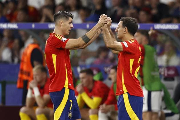 BERLIN - (l-r) Alvaro Morata of Spain, Mikel Oyarzabal of Spain during the UEFA EURO, EM, Europameisterschaft,Fussball 2024 Final match between Spain and England at the Olympiastadion on July 14, 2024 in Berlin, Germany. ANP Hollandse Hoogte MAURICE VAN STEEN UEFA EURO 2024 FINAL 2024 xVIxANPxSportx xVanxSteenxFotografiexIVx 503483124 originalFilename: 503483124.jpg
