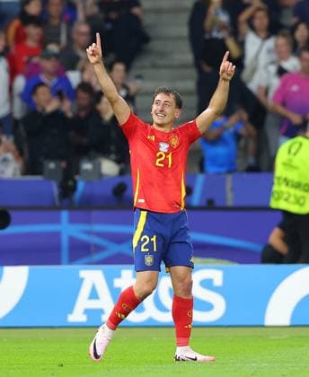 Spain England UEFA EURO 2024 Final Berlin, 14 07 2024, Olympiastadion, UEFA EURO 2024 Germany, Final, Spain ESP England ENG , In the picture Goal for Spain Eberechi Eze 21, ENG scores to 2 1 and cheers ,