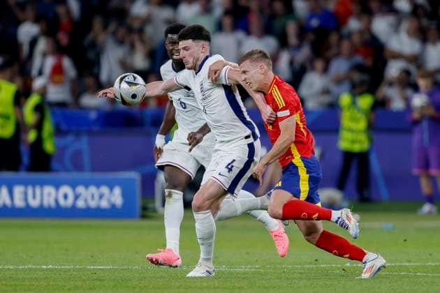 Spain v England: Final - UEFA EURO, EM, Europameisterschaft,Fussball 2024 Declan Rice of England and Dani Olmo of Spain challenge during the UEFA EURO 2024 final match between Spain and England at Olympiastadion on July 14, 2024 in Berlin, Germany. Berlin Olympiastadion Germany Germany Copyright: xRichardxSellers Sportsphoto APLx 14045728