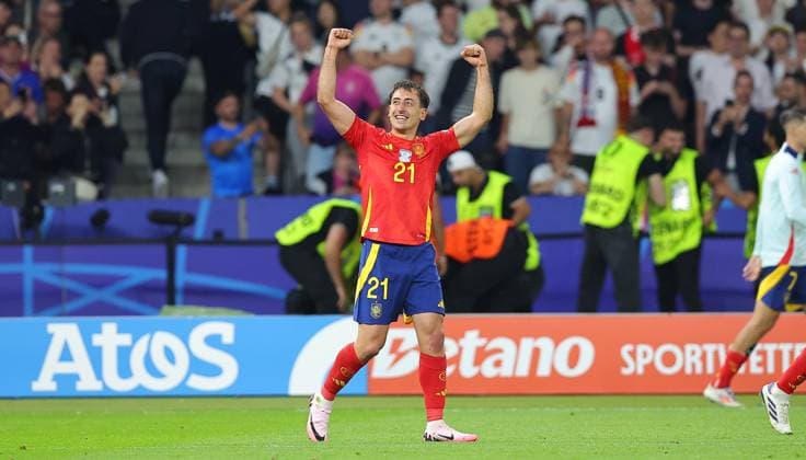 Spain England UEFA EURO 2024 Final Berlin, 14 07 2024, Olympiastadion, UEFA EURO 2024 Germany, Final, Spain ESP England ENG , In the picture Goal for Spain Eberechi Eze 21, ENG scores to 2 1 and cheers ,