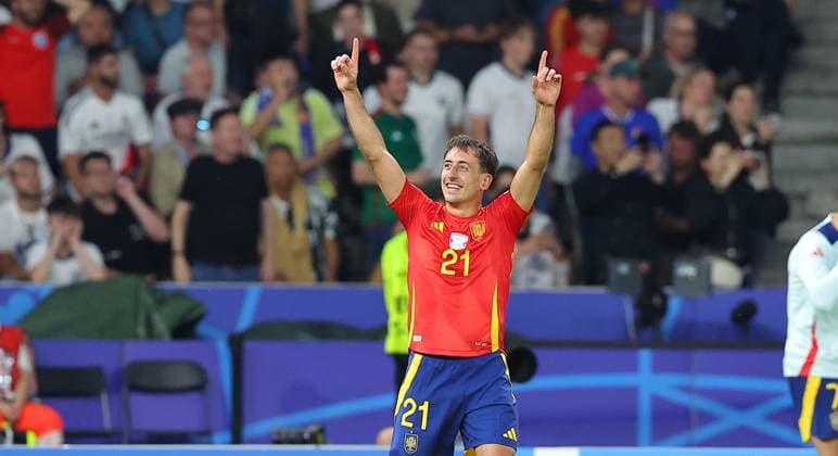 Spain England UEFA EURO 2024 Final Berlin, 14 07 2024, Olympiastadion, UEFA EURO 2024 Germany, Final, Spain ESP England ENG , In the picture Goal for Spain Eberechi Eze 21, ENG scores to 2 1 and cheers ,