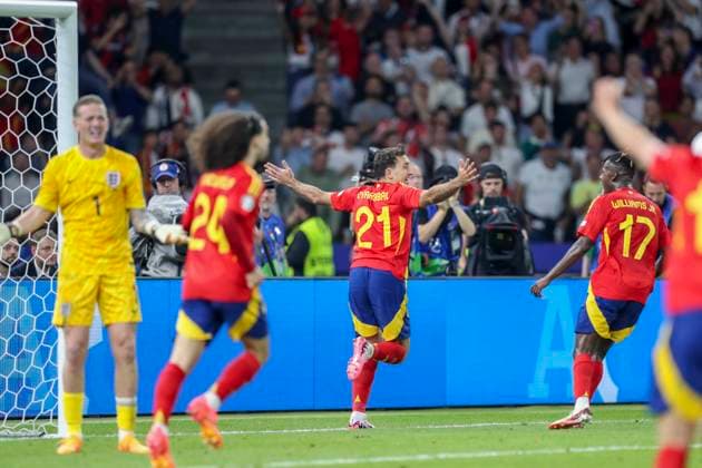Spain v England Spain Midfielder Mikel Oyarzabal Real Sociedad scores a GOAL 2-1 and celebrates during the Spain v England UEFA EURO, EM, Europameisterschaft,Fussball 2024 Final at the Olympiastadion Stadium, Berlin, Germany on 14 July 2024 Editorial use only. All images are copyright Every Second Media Limited. No images may be reproduced without prior permission. Copyright: xIMAGO EveryxSecondxMediax ESM-1060-0137